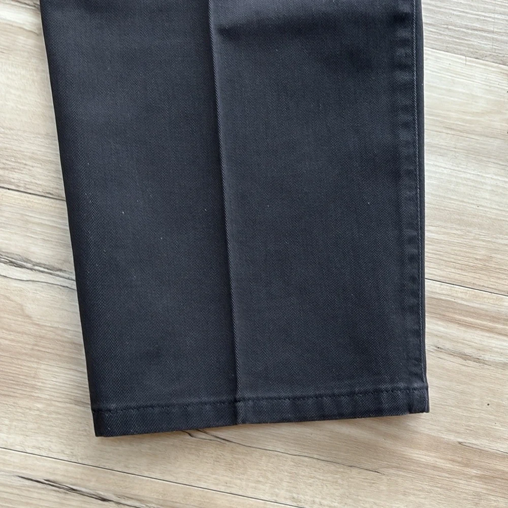 Haggar Mens Black Khaki Pants. Excellent Condition. 38 waist and 33 inch inseam.
